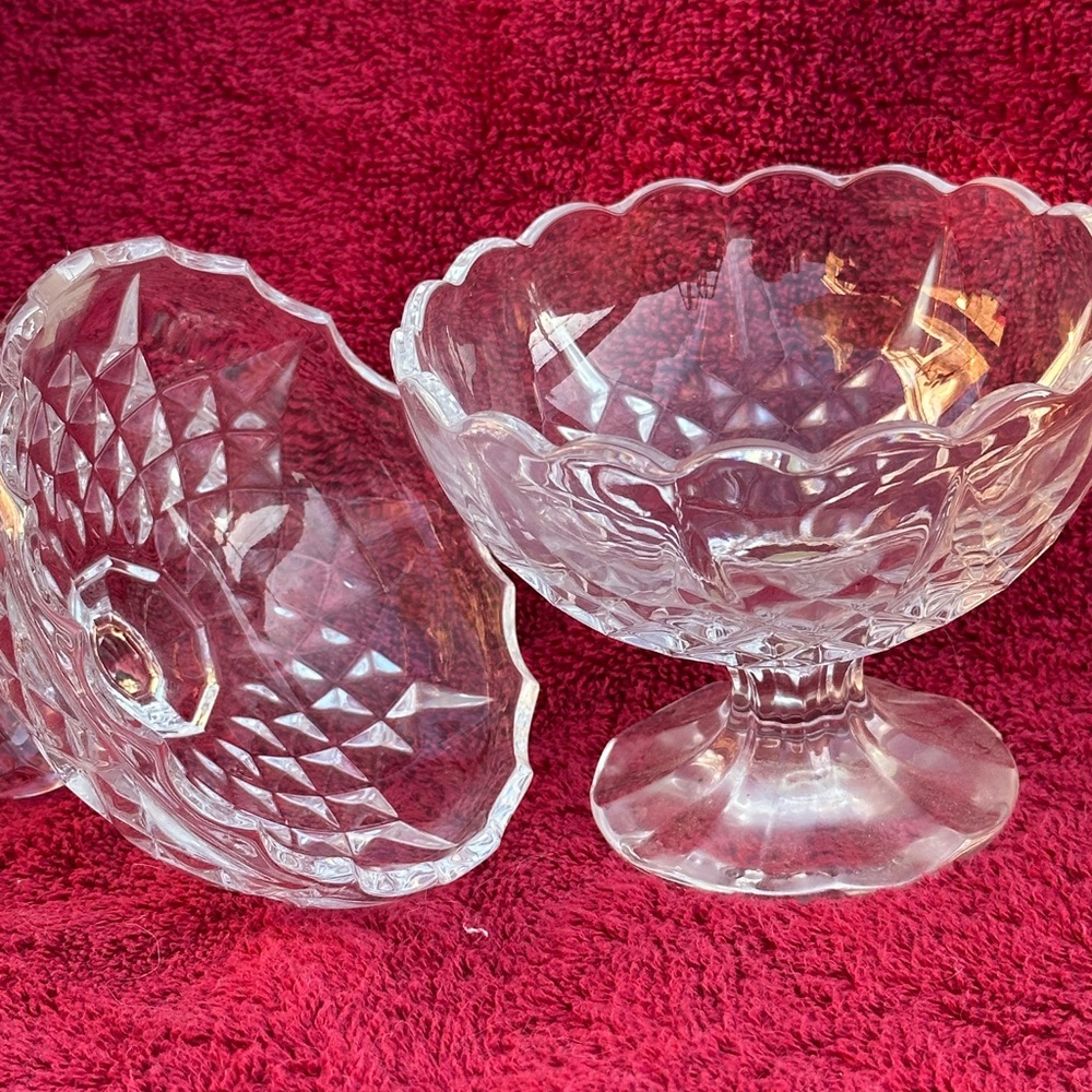 Covered Pedestal Candy Dish, Yugoslavia 3D Diamond Pattern, Scalloped Edges - Picture 4 of 5